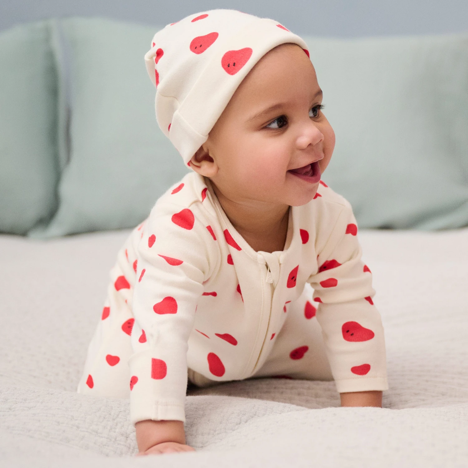 Hearts Clever Zip Baby Pajamas & Hat Set 3 Hearts Clever Zip Baby Pajamas & Hat Set